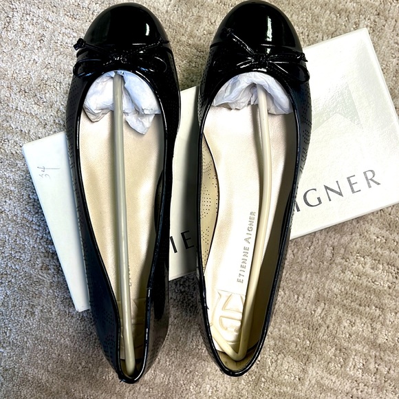 etienne aigner flats